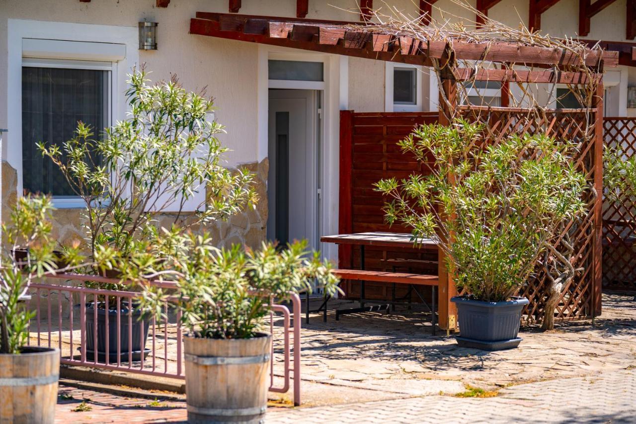 Pelso Apartman Zamárdi Buitenkant foto